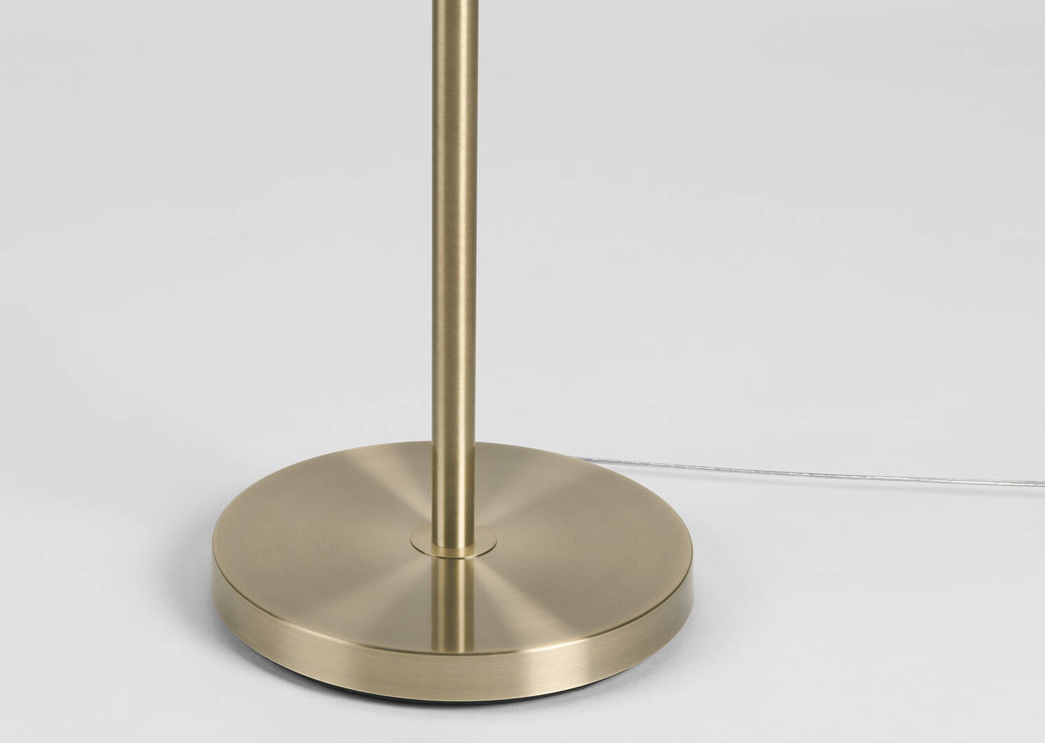 Lampe sur pied Arnett laiton