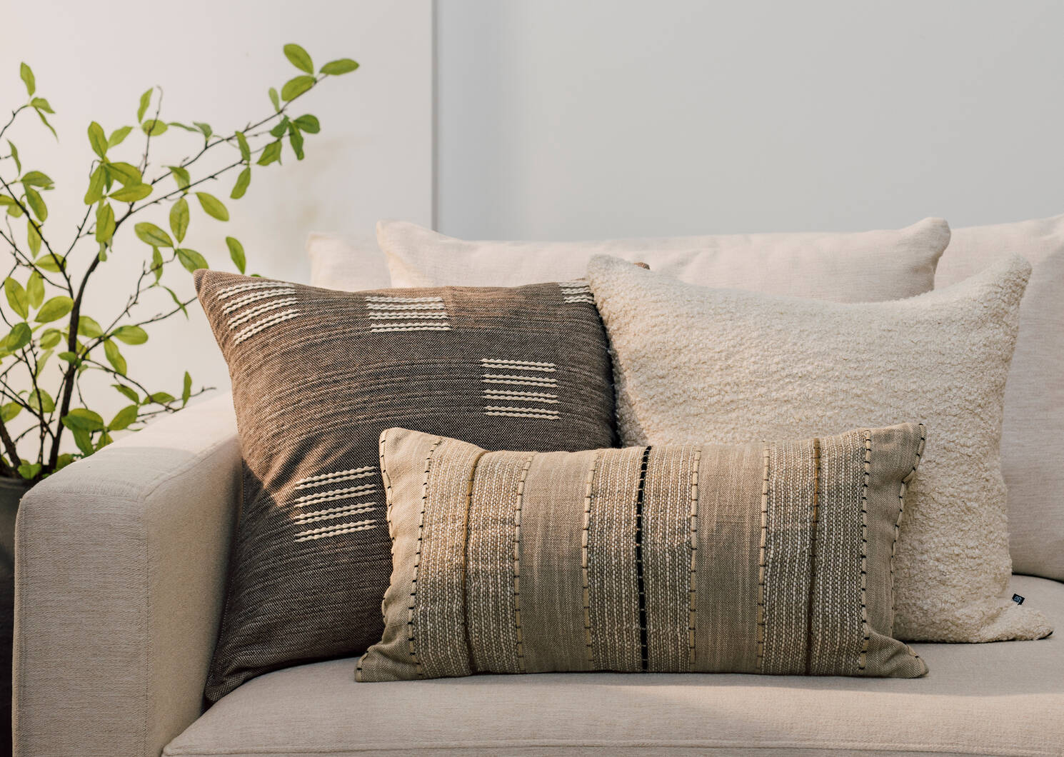 Coussin brodé Perl 20x20 cendré