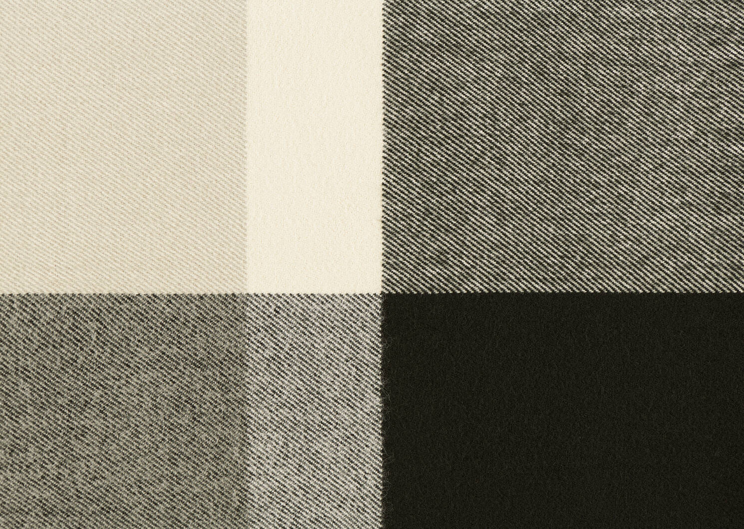 Watkins Throw Sand/Black/Ivory