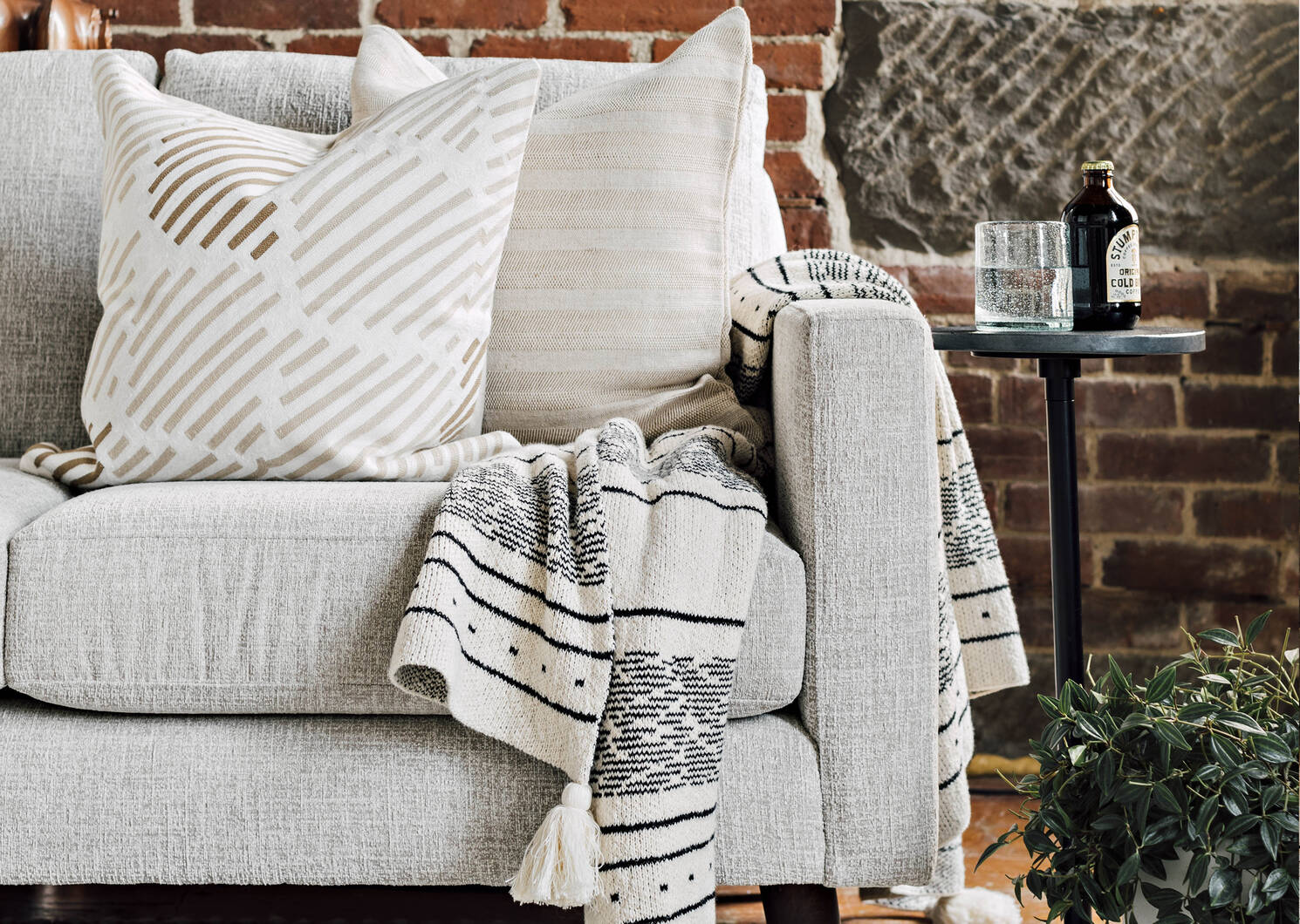 Lea Throw Ivory/Black