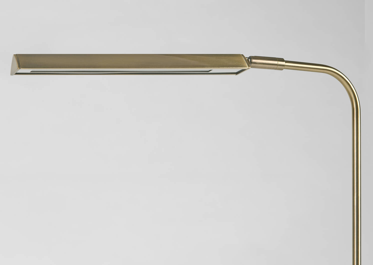 Oscar LED Floor Lamp Brass