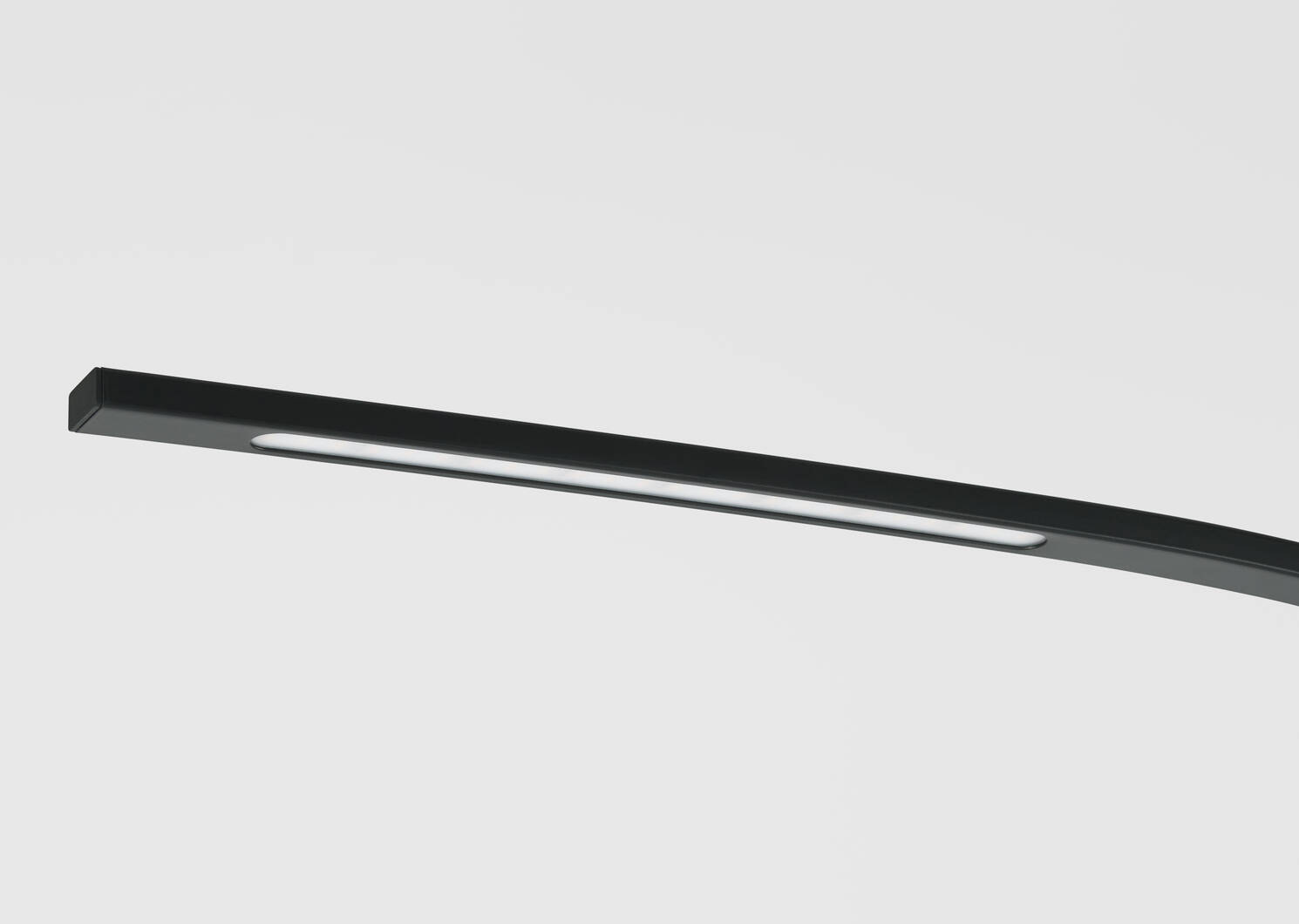 Lampe sur pied en arc DEL Tyne noire