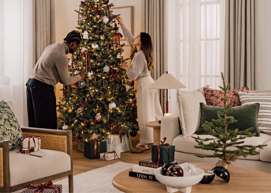 Izzy Ball Ornament White