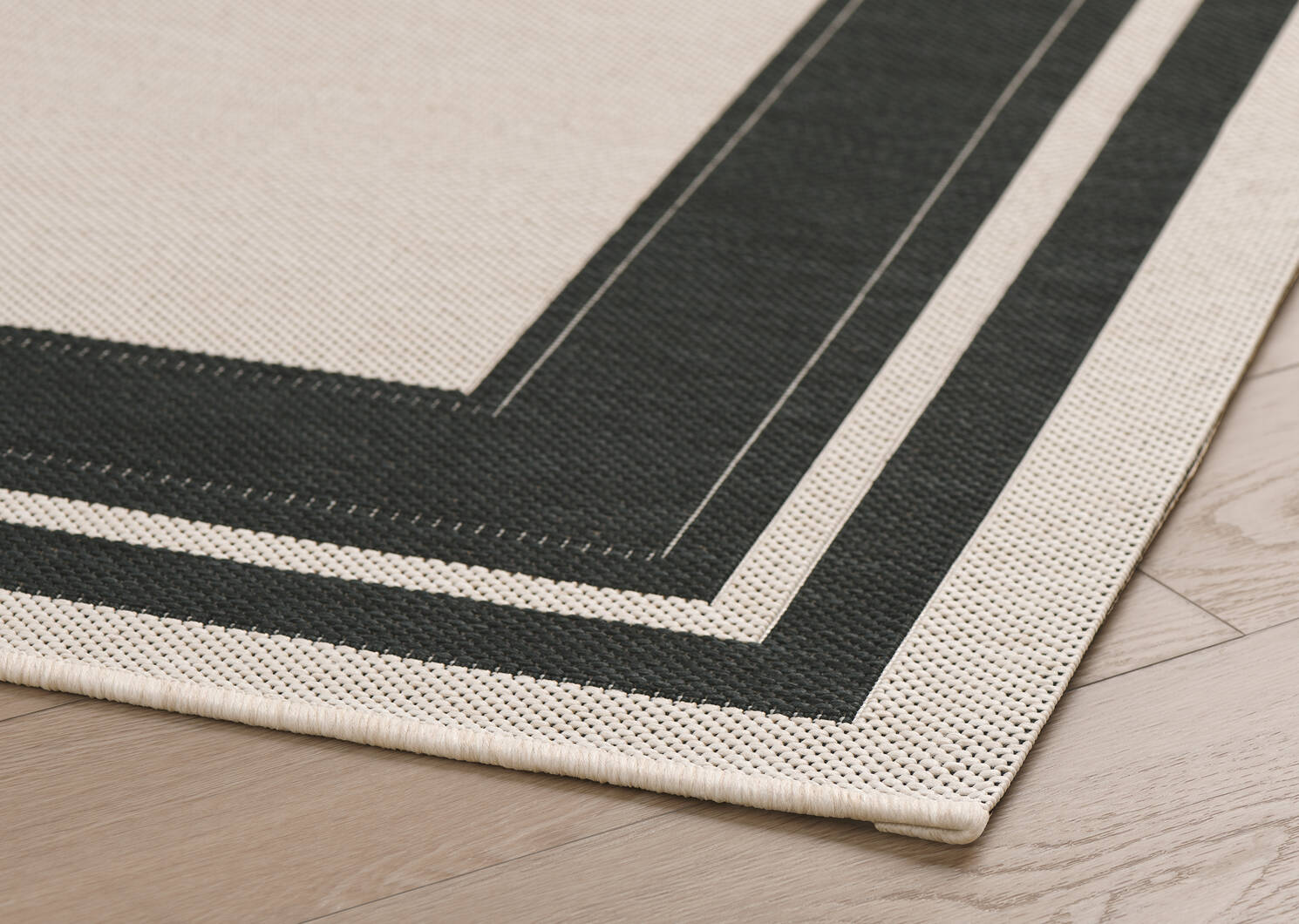 Balos Outdoor Rug 63x91 Natural/Black