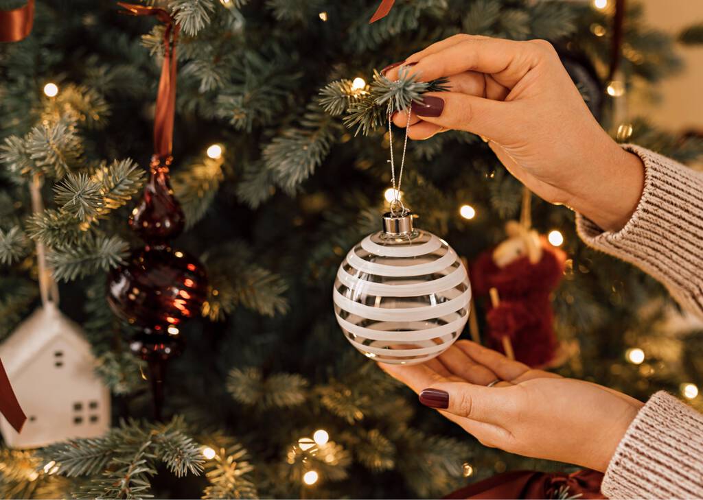 Izzy Ball Ornament White