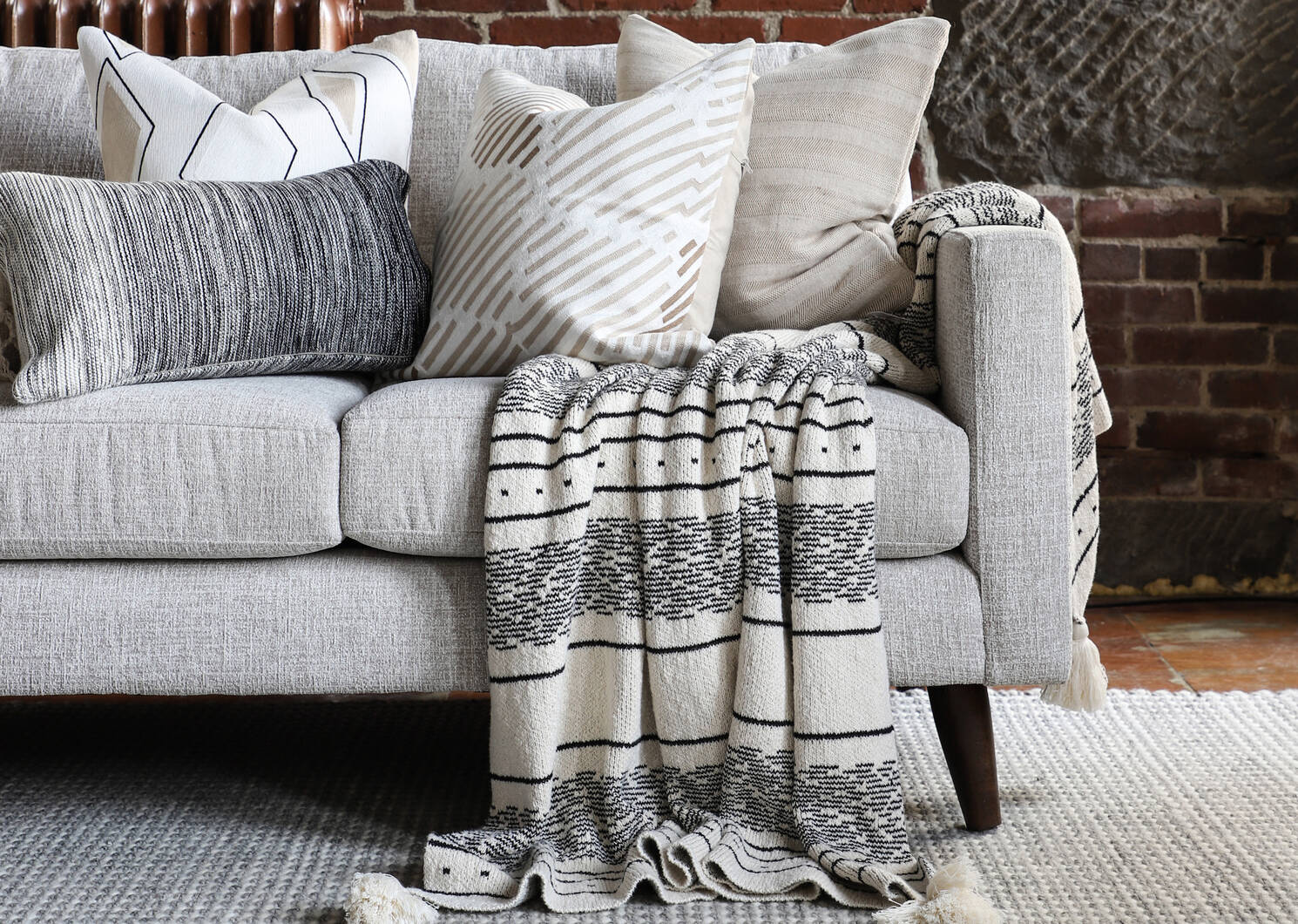 Lea Throw Ivory/Black