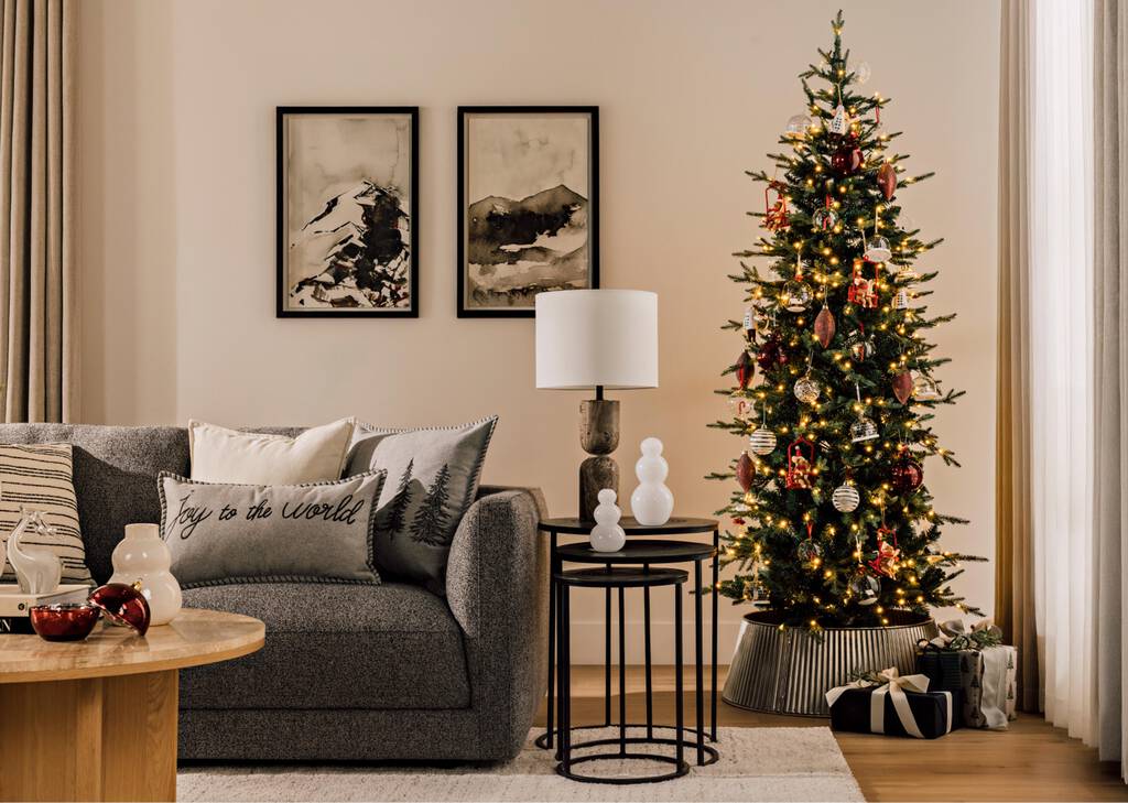 Izzy Ball Ornament White