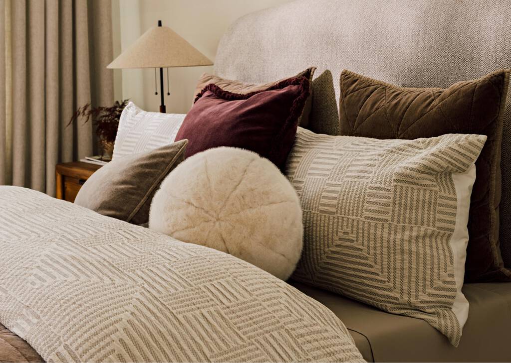 Tia Faux Fur Round Pillow Ivory