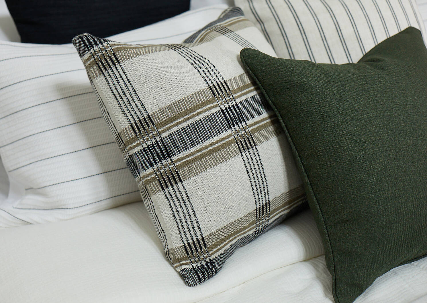 Coussin carr. Whitford 20x20 iv/noir/sav